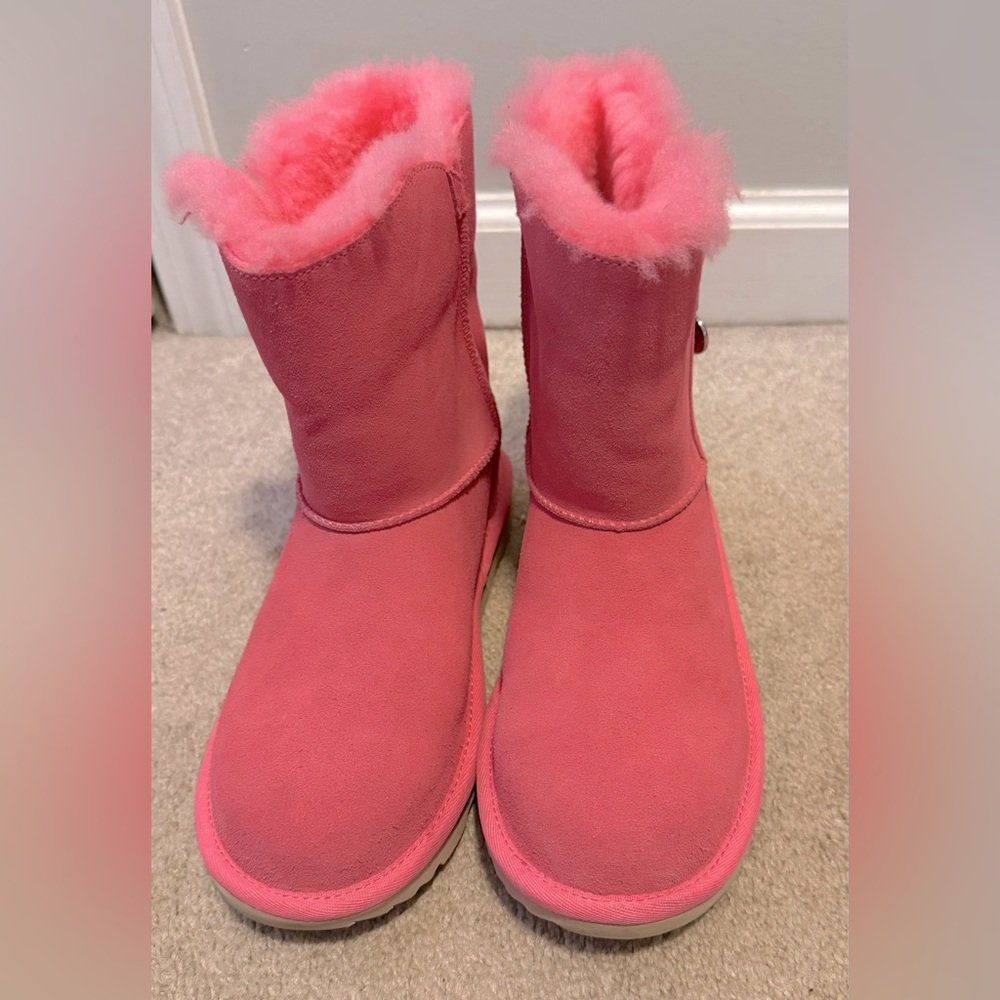 Ugg Classic mini Bailey zip UGGS. Youth Size 6. $170 retail.